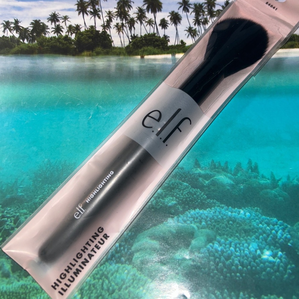 ELF e.l.f. Highlighting Brush Illuminateur Makeup Tool New in Package